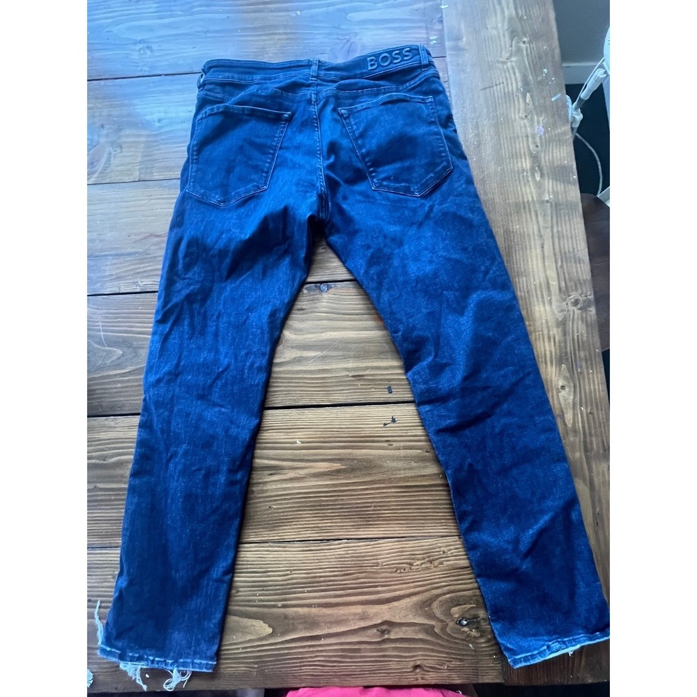 BOSS Hugo Boss Maine Regular Fit Dark Wash Denim Jeans Mens 36x32 Raw Hem - Picture 3 of 9